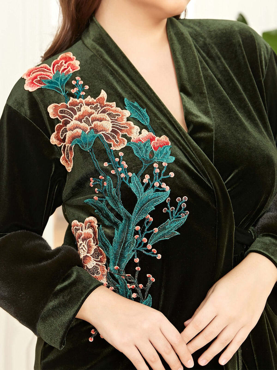 Luxuriate in Pregnancy Bliss: Ulivary's Maternity Robes for Unparalleled Comfortulivary Silk Robe