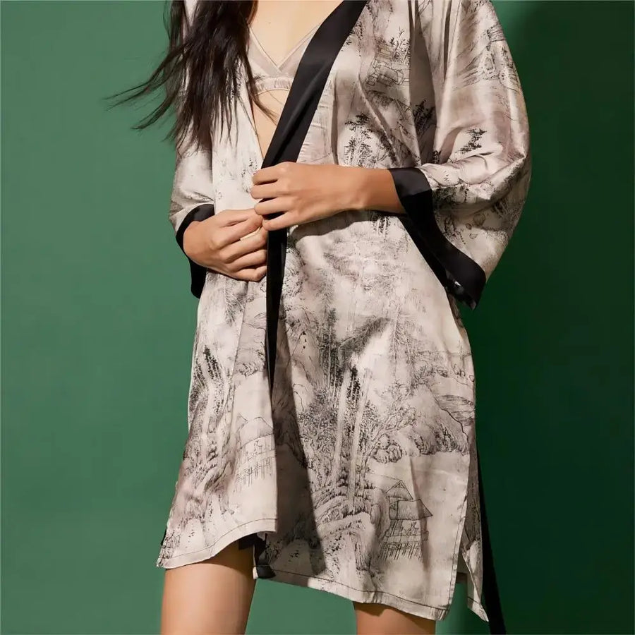 Styling in Short Kimonoulivary Silk Robe